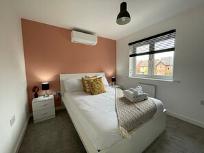 4 chambres, bureau, fer et planche à repasser, accès Internet