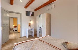 5 bedrooms, iron/ironing board, travel cot, free WiFi