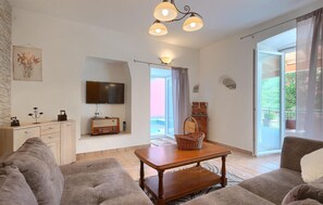 TV - Nice home in Labin - Rabac (Labin - Rabac)