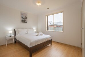 4 slaapkamers, een strijkplank/strijkijzer, wifi, beddengoed