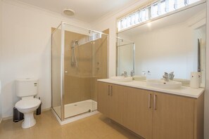 Een douche, een haardroger