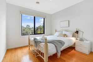 3 habitaciones, escritorio, wifi y ropa de cama