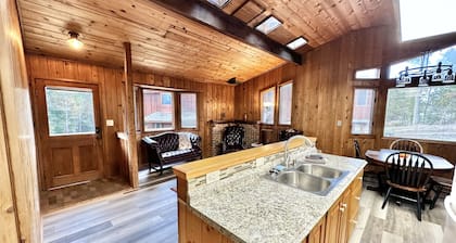 2br Queen Eagles Cabin in Campobello SC near upcoming Saluda Trail