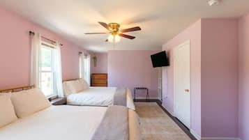 5 Schlafzimmer, Schreibtisch, Bügeleisen/Bügelbrett, Reisekinderbett