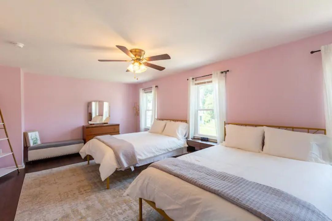 5 bedrooms, desk, iron/ironing board, travel cot