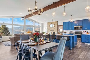 Dining - Lake views, hot tub, movie room w/ arcade games, EV charger (Manson)