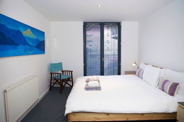 3 bedrooms, iron/ironing board, travel crib, WiFi