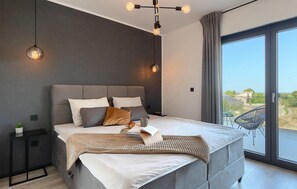 3 bedrooms, in-room safe, iron/ironing board, travel cot - Cozy home in Galizana (Galizana)