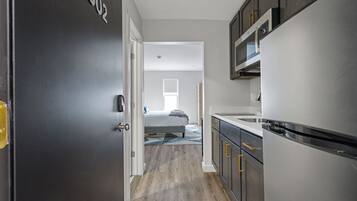 Luxury Studio | Free WiFi, bed sheets