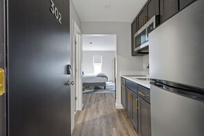 Luxury Studio | Free WiFi, bed sheets - Cottage Suites (Middletown)