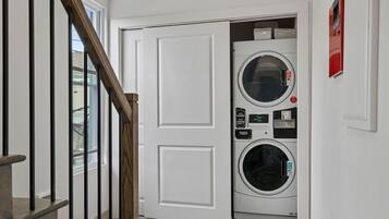 Studio Mewah | Laundry