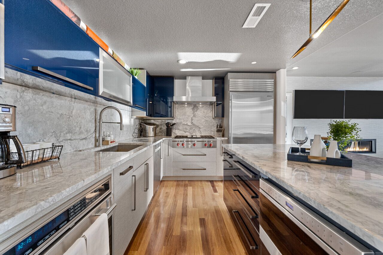 Refrigerador, microondas, horno y parrilla de estufa 