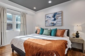 2 bedrooms, in-room safe, desk, iron/ironing board