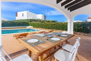 屋外ダイニングエリア