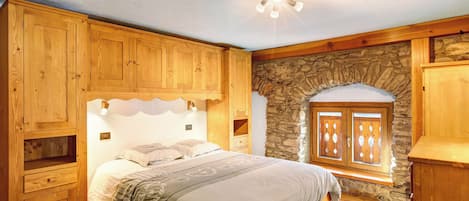 3 bedrooms, free WiFi, bed sheets