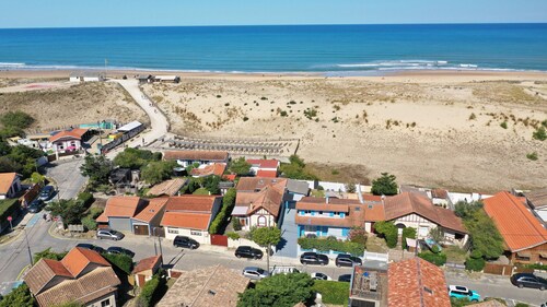Maison de vacances 'Beach Villa 14 Personnes' avec terrasse privée, Wi-Fi et climatisation