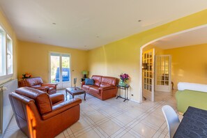 TV, fireplace, DVD player
