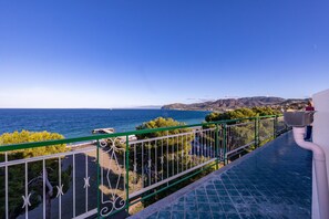 Property grounds - Apartment 'Seaview' with Sea View, Wi-Fi and Air Conditioning (Patti)