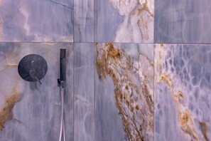 Shower, hair dryer, towels - Apartment 'Seaview' with Sea View, Wi-Fi and Air Conditioning (Patti)