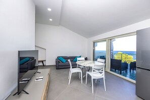 TV - Apartment 'Seaview' with Sea View, Wi-Fi and Air Conditioning (Patti)