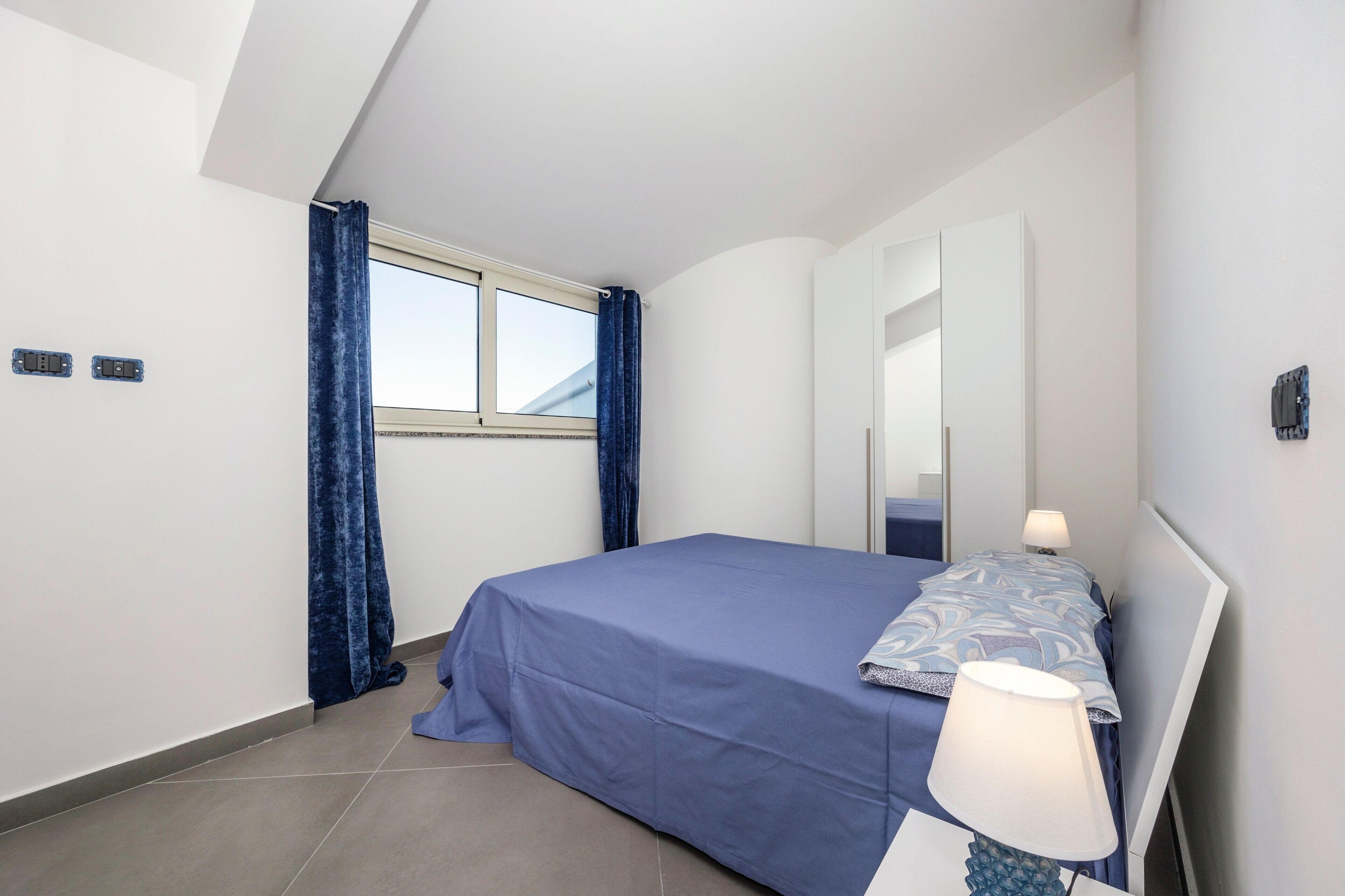 2 室のベッドルーム、WiFi (無料)、ベッドシーツ