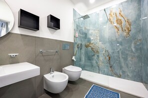 Shower, hair dryer, towels - Apartment 'Seaview' with Sea View, Wi-Fi and Air Conditioning (Patti)