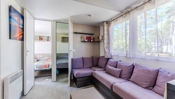 TV, ping pong, stereo