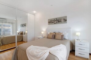 2 slaapkamers, een strijkplank/strijkijzer, gratis wifi, beddengoed