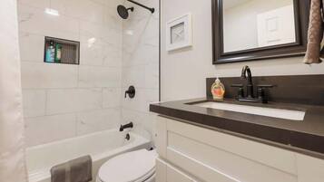 Douche, sĂšche-cheveux