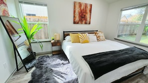 3 slaapkamers, een strijkplank/strijkijzer, wifi, beddengoed