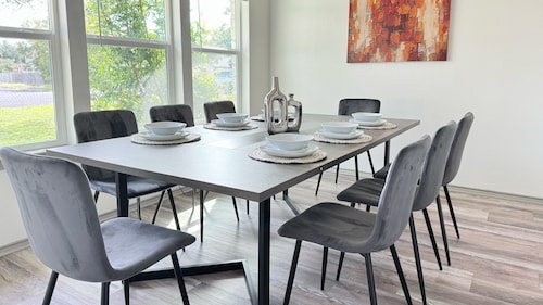 New Relax Modern Luxury 3BR2Bath Home Sleeps 10, close to Lake Travis and Domain