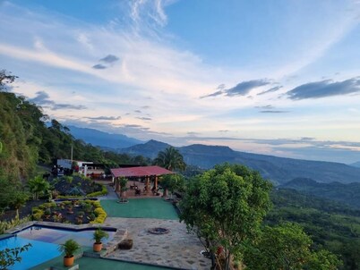 Casa Campestre Rodeada de un Hermoso Paisaje
