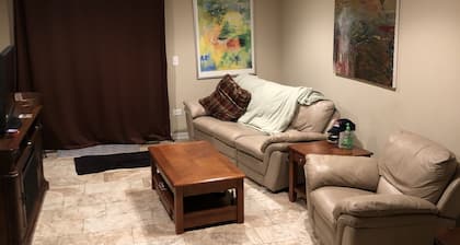 Heart of Chicago burbs 20 mins to airport 35 mins to the city. Business&pleasure