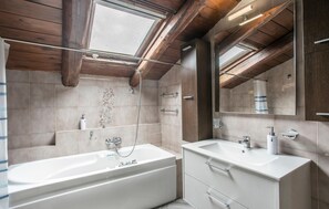Shower, hair dryer - Lovely home in Siracusa with WiFi (Siracusa)