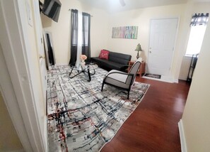 Smart TV - KASITA....5 min to river, 4min to Christus S R hospital, state University 12min (San Marcos)