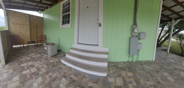 Terrace/patio - KASITA....5 min to river, 4min to Christus S R hospital, state University 12min (San Marcos)