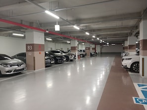 Aparcamiento para furgonetas accesible en silla de ruedas