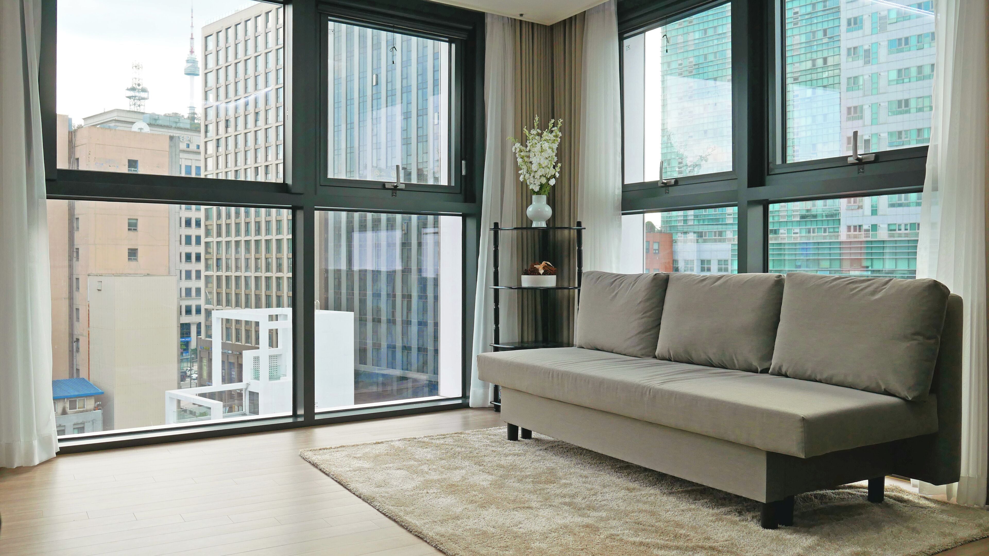 Family Room | Living area | 50-inch Smart TV with digital channels, Netflix, pay movies