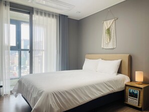 Suite | Ropa de cama de alta calidad y espacio para trabajar con un portátil