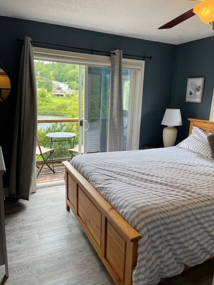 Lakey McLakehouse Lake Cowichan Vrbo