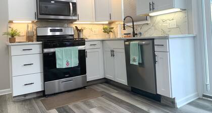 10 minutes from Downtown Toledo!! Cozy 2bed, 2bath, game room, propane fire pit