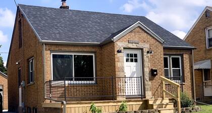10 minutes from Downtown Toledo!! Cozy 2bed, 2bath, game room, propane fire pit