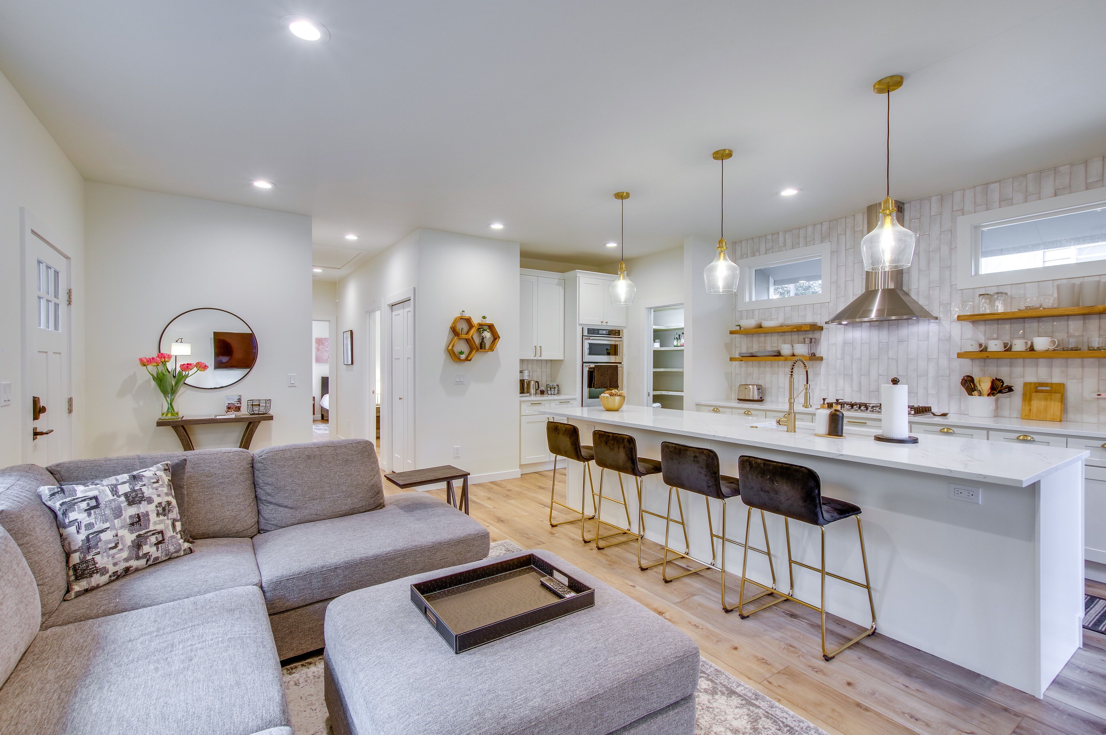 Modern Vacation Rental in Kirkland w/ Backyard!