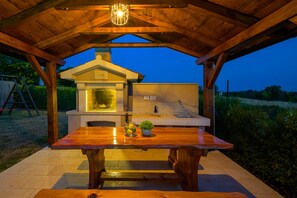 Outdoor dining - Villa Rojnići 2 (Istria - Orihi) (Orihi)