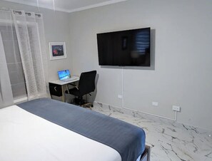 1 sovrum, skrivbord, strykjärn/strykbräda och wi-fi