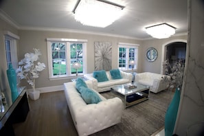 スマートテレビ、暖炉、ステレオ、PC モニター