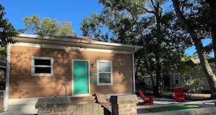 Peachy Beach House - Unit A - Close to beach, game Room, Putting Green, & more!