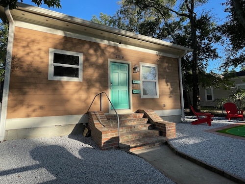 Peachy Beach House - Unit A - Close to beach, game Room, Putting Green, & more!