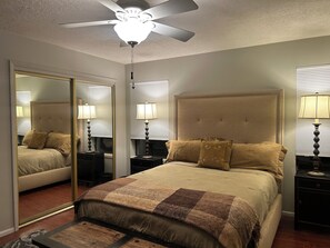 4 habitaciones, caja de seguridad en la habitación y escritorio 