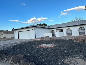 Exterior - Spacious 4 Bedroom Home in Prime Location (Albuquerque)